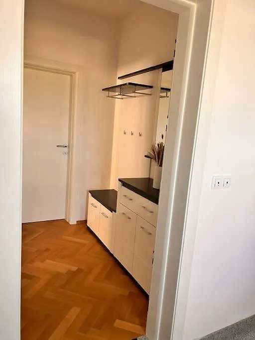 Vali Apartment 2 トロギール